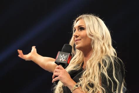 charlotte flair naked boobs|WWE star Charlotte Flair strips totally naked for incredible ESPN。